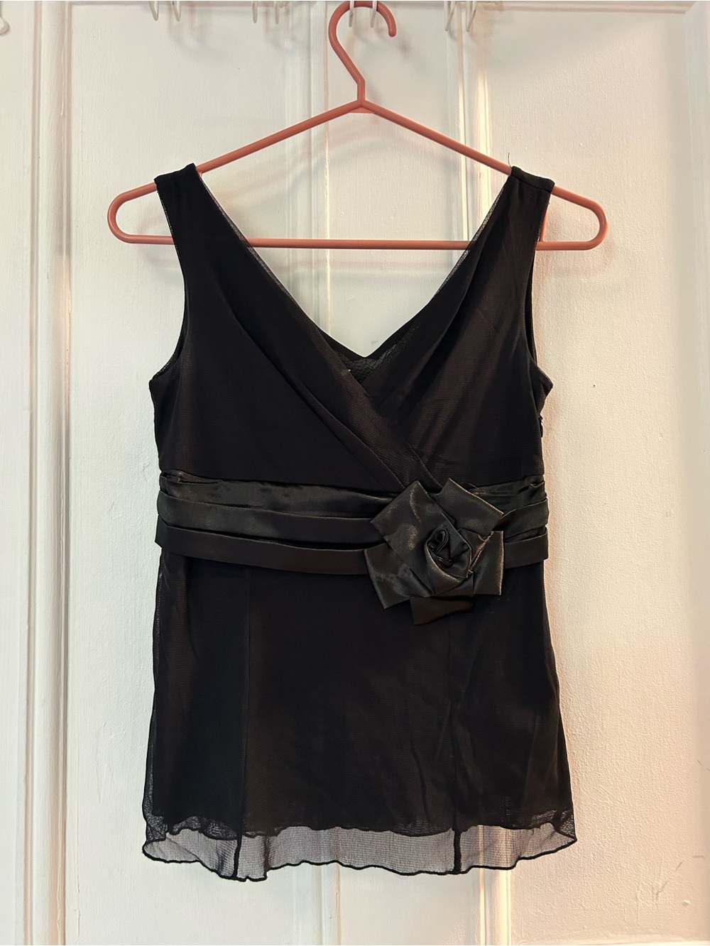 Elegant Black V-Neck Satin-Waist Rosette Mesh Tank